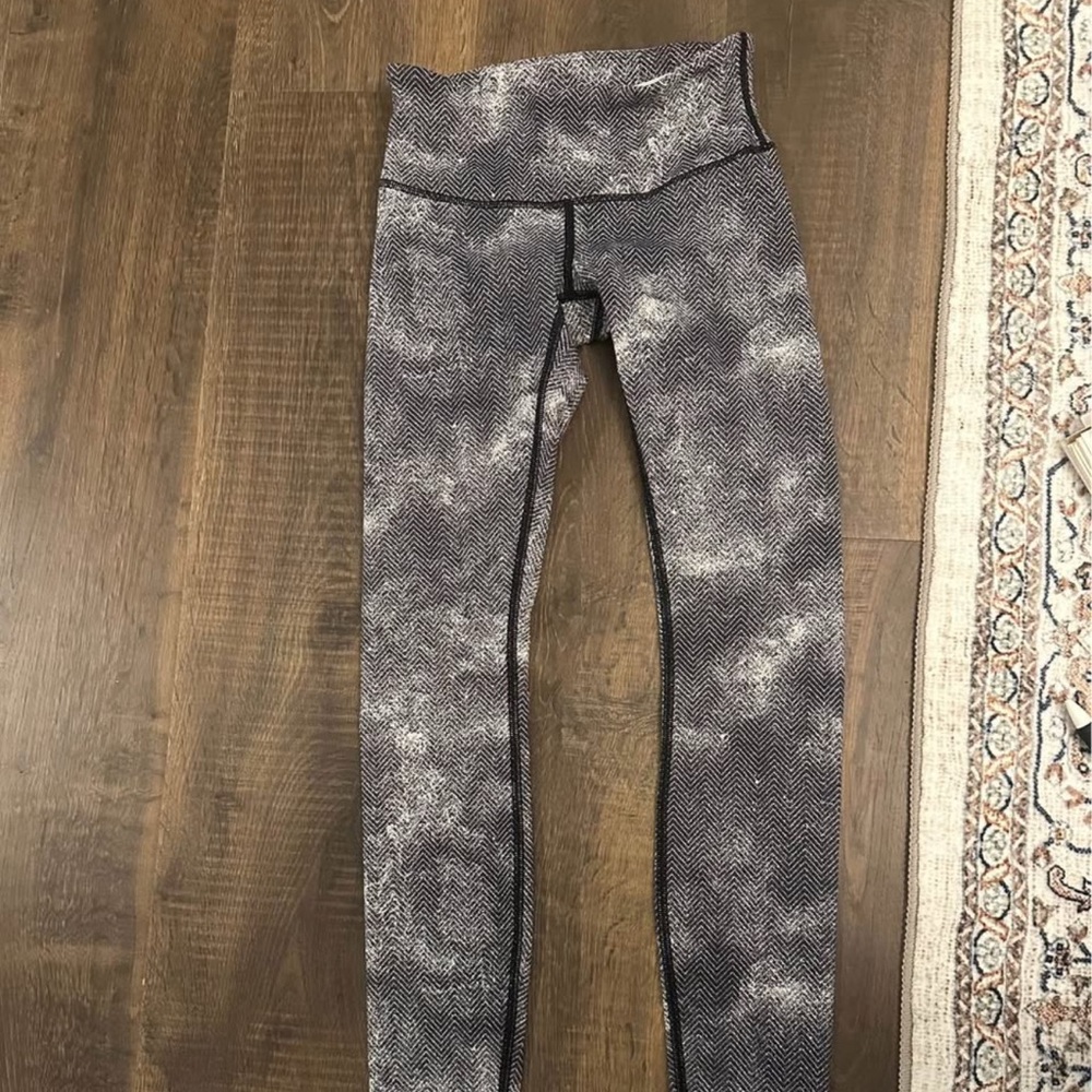 Lululemon Wunder Under Pant III Diffusion White Black Chevron Leggings Size 2
